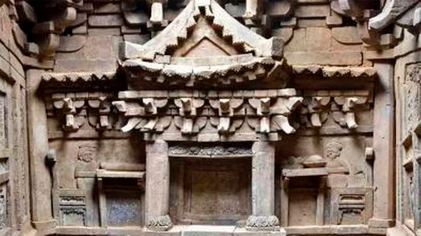 North wall showing carved male and female tomb occupants sitting opposite each other. (Shanxi Institute of Archaeology)