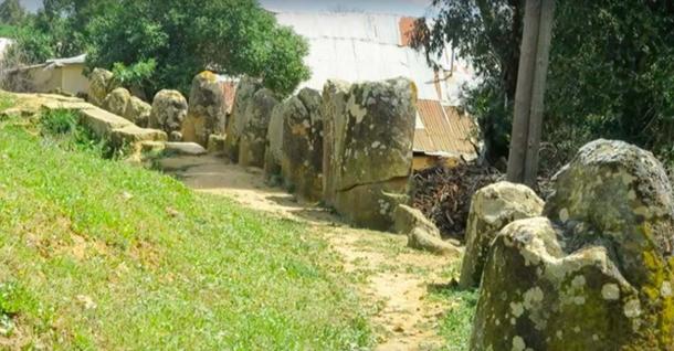 Outer circle of the Mzora Stone Circle. (El mundo con ella / YouTube)