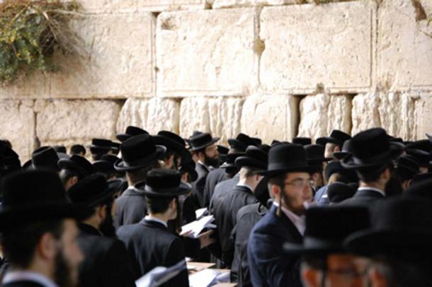   People of the Jewish faith giving prayers at the Wailing Wall, Jerusalem. (CC0) 