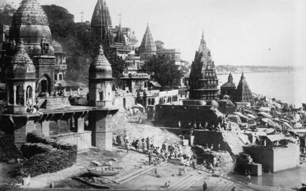 Photo of Manikarnika Ghat, Varanasi, India from 1922.