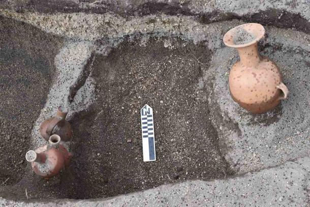 Vase ceramice bine conservate găsite la fața locului.  (EFE / Byron Ortiz / Mulalo Archaeological Project - Salatilin)