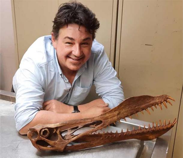University of Queensland PhD candidate Tim Richards posing with a model of the Australian pterosaur which was reconstructed from the fossil of the creature’s jaw, found in a quarry just northwest of Richmond in June 2011 by Len Shaw, a local fossicker. (The University of Queensland)