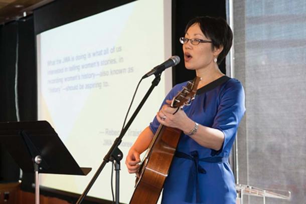   Rabbi Angela Warnick Buchdahl, First Asian-American Senior Rabbi. (CC BY-SA 2.0) 