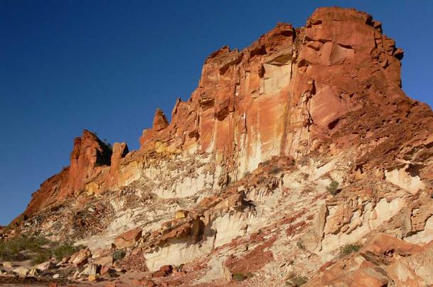 Acantilados y acantilados de arenisca de Rainbow Valley - Territorio del Norte, interior de Australia. 