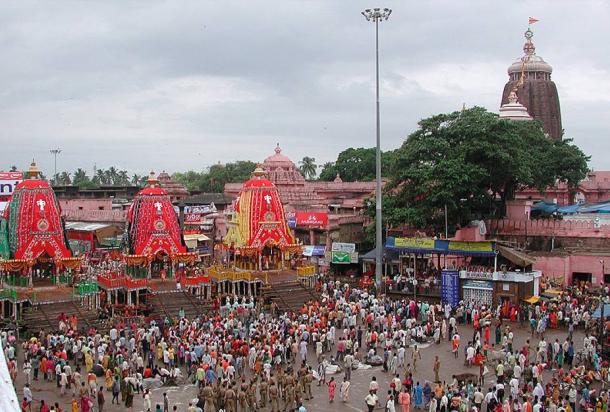 The Rath Yatra in Puri in modern times showing the three chariots of the deities with the Temple in the background. 