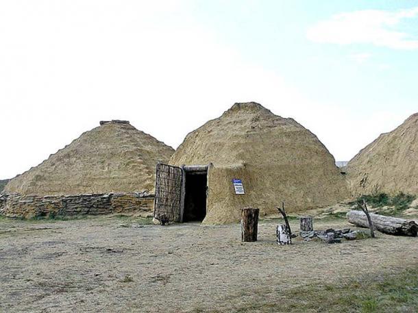 Reconstruction of a prehistoric house in Arkaim. (Kudrjashov Andrey/CC BY SA 3.0)