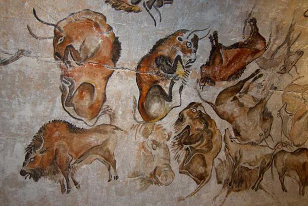 Reproduction of a Paleolithic cave painting of bisons from the Altamira cave, Cantabria, Spain (replica), painted c. 20,000 years ago (Solutrean). (Thomas Quine/CC BY SA 2.0)