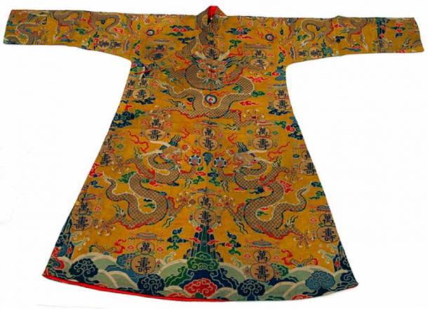 An aristocrat's Robe shows the dragon with 5 claws. (Tibet Metropolitan Museum of Art/CC0)