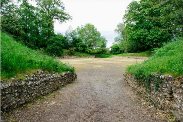 The Roman amphitheater at Silchester. (Howard Stanbury/CC BY-SA 2.0 DEED)