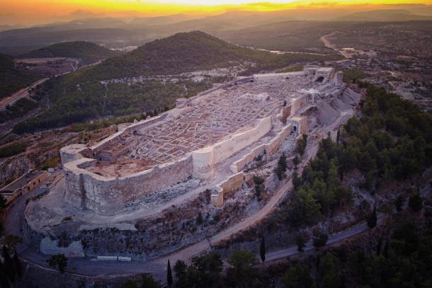 Ruins of Silifke Castle and valley at sunset. Mersin, Turkey. (Philipp Berezhnoy/Adobe Stock)