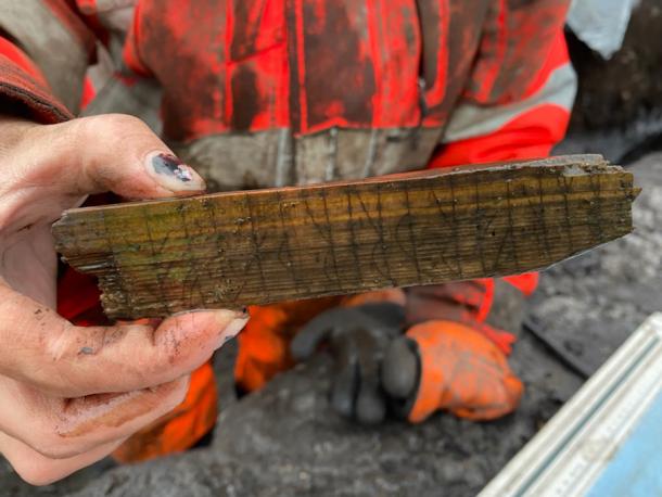 Runic writing discovered on a stick at the Medieval Park in Oslo. (Tone Bergland / NIKU)