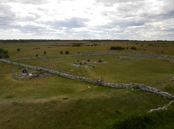 Excavations at the Sandby borg site. 