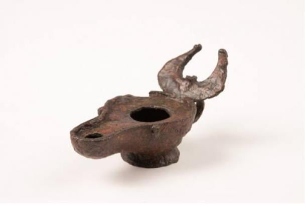 Small oil lamp found in the area searched in 2022. (© Emmanuelle Collado/ Inrap)