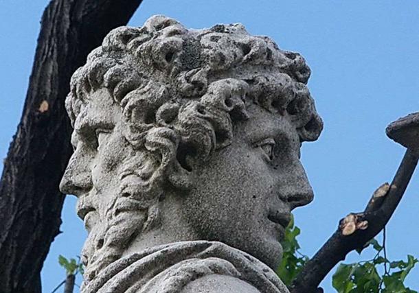 Statuia lui Janus.  (Panoramio / CC BY-SA 3.0)