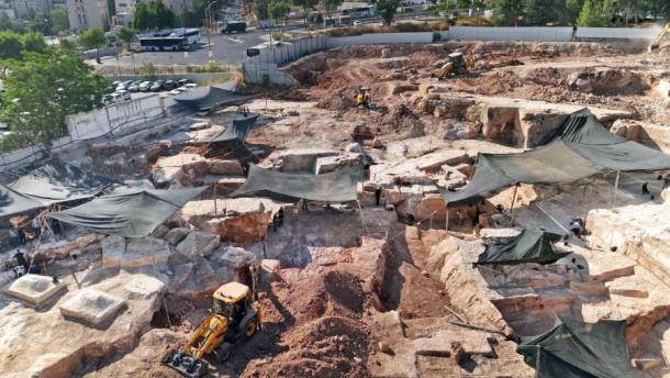 The huge quarry at Har Hotzvim, Jerusalem. (Emil Aladjem/IAA)