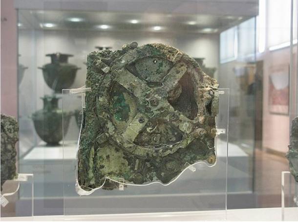 The Antikythera Mechanism, National Archaeological Museum, Athens, Greece. (Tilemahos Efthimiadis from Athens, Greece/CC BY 2.0)