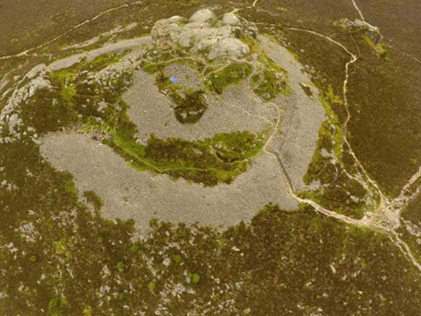 The Mither Tap - an aerial view of the fort giving a fantastic view of the two ramparts enclosing the summit of the hill and the spectacular granite tor at the very top. (Northern Picts /University of Aberdeen)