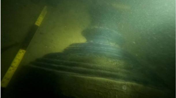 The newly discovered 360-year-old cannon's cascabel from the 'London' wreck on the seabed. (© Steven Ellis/Historic England)