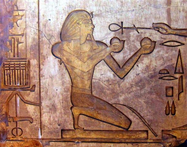 Relief of Thutmose II in Karnak Temple complex, Egypt. (Public domain)