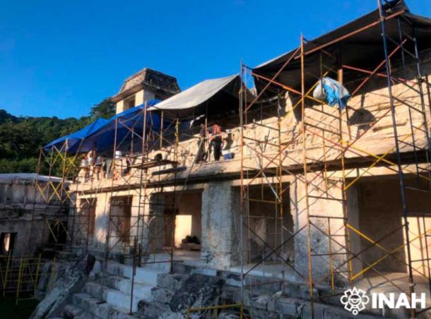 Works on friezes at House C, Palenque Palace, Palenque, Mexico. (Haydeé Orea/INAH)