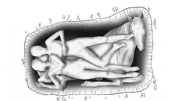 The arrangement of the mother and daughter prompted an initial assessment that the grave held lovers (D Hagmann et al / Science Direct)