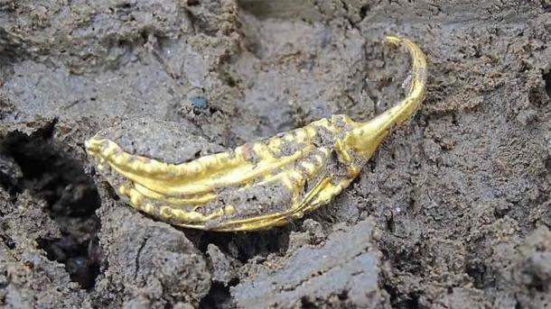 The artifacts include pieces of gold jewelry, like this earring in the shape of a boat or barge from more than 2,000 years ago. (Dingolfing-Landau District)
