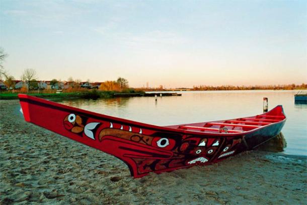 A contemporary seagoing decorated dugout canoe in the Pacific Northwest. (CC BY-SA 3.0)