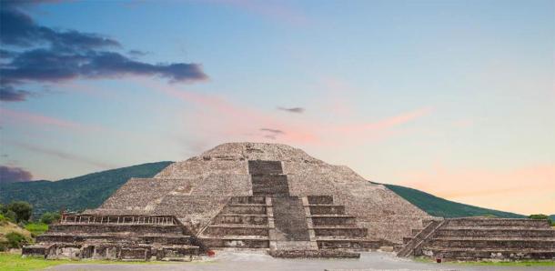 El descubrimiento bajo la Pirámide de la Luna de Teotihuacán ayuda a explicar el diseño urbano de la ciudad. (elnavegante /Adobe Stock)