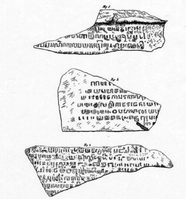 A drawing of three fragments from a sandstone block that once stood at the Singapore River mouth. The bottom fragment is the Singapore Stone. (Public Domain)