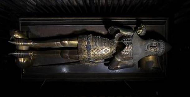 The effigy on the tomb from above (© Dean and Chapter of Canterbury)