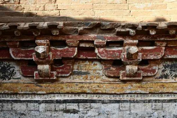 Elements of the tomb M21 were made to imitate wooden buildings. (Shanxi Institute of Cultural Relics and Archaeology /China Daily)