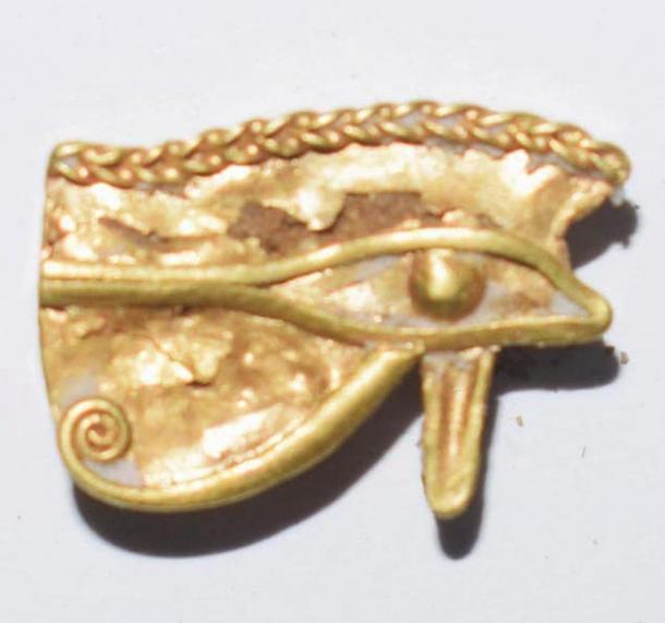 The pure gold eye of Ujat found in the mound. Credit: Ministry of Tourism and Antiquities