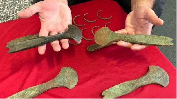 Bronze Age items found at Budyně nad Ohří, Czech Republic.