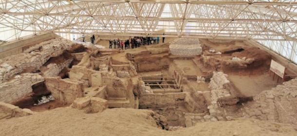 Modern excavations at what was once Çatalhöyük.