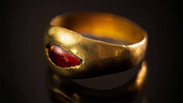 The Hellenistic gold ring found in the Dity of David, Jerusalem. Source: Israel Antiquities Authority