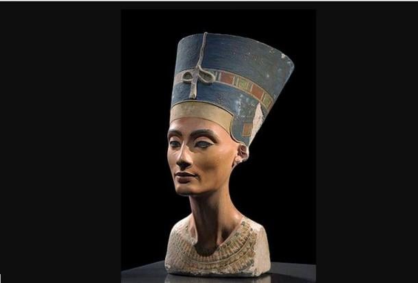 Photo of the Nefertiti bust in Neues Museum, Berlin. Source: Smalljim/CC BY-SA 3.0