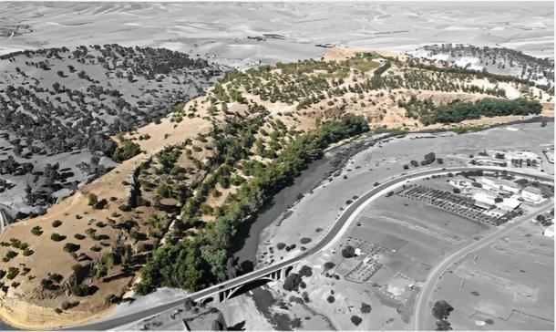 Aerial photograph of the Oued Beht ridge and river, highlighted in color. 