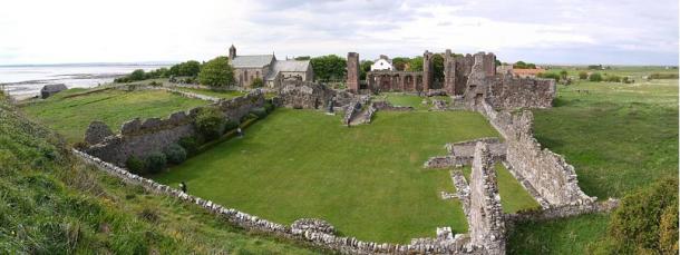 Ruins of Lindisfarne monastery. Source: Christopher Down/CC BY 4.0