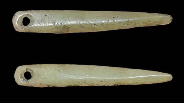 Top image: The oldest stone needles that have been found in Tibet. Source: Yun Chen/Sichuan University