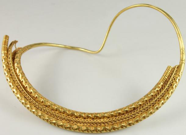 The front view of the gold neck ring found in Esbjerg, Denmark. (Sydvestjyske Museum)