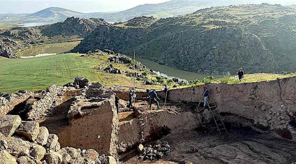 A general view of Büklükale, which comprises of two archaeological zones known as the "Lower City" and the "Upper City. (Kimiyoshi Matsumura/Japanese Institute of Anatolian Archaeology)