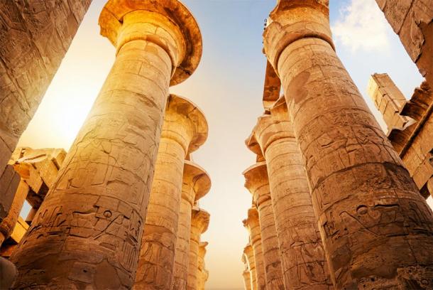 Columnas antiguas en el Templo de Luxor en Egipto.  (Zevana / Adobe stock)