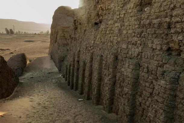 Una toma final de la Segunda Dinastía y su estructura de marca registrada, Shunet El-Zebib de Khasekhemwy. Abydos nunca volvería a dominar como epicentro funerario de los faraones, aunque algunos construirían templos allí, incluido Seti I. Además, la organización de la mano de obra desarrollada para estas estructuras ayudaría enormemente al próximo arquitecto, Imhotep, a la hora de construir la pirámide escalonada. (Soutekh67, CC BY-SA 4.0)