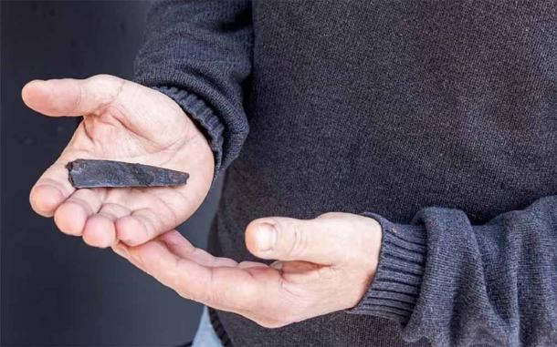 The inscription is on the 8 cm section of knife blade, shown here held by museum inspector Jakob Bonde. (© Museum Odense)