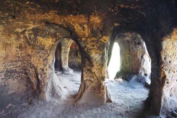 The interior of the caves was once used as an Anglo-Saxon home, although the doors and pillars were widened in the 18th century to allow ladies to pass wearing their wide dresses. (Edmund Simons / RAU)