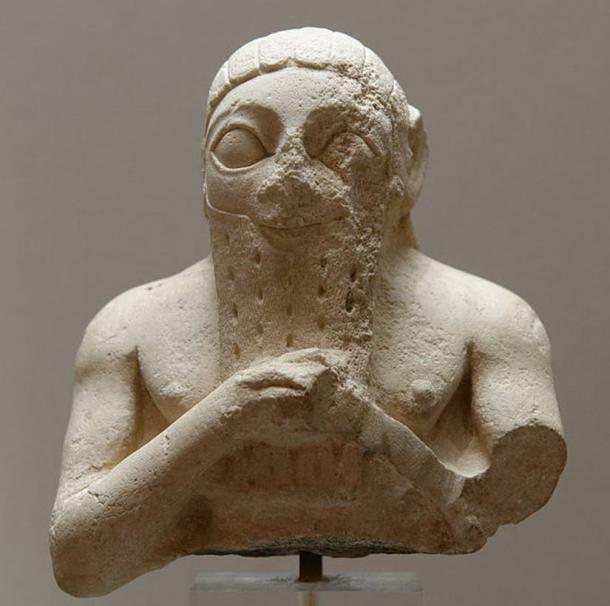 Busto masculino, talvez Lugal-kisal-si, rei de Uruk. Pedra calcária, Early Dynastic III. De Adab (Bismaya).