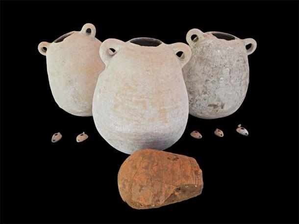 Ancient oil lamps and vessels found at the northern Tel Aviv excavation site. (Assaf Perez / Israel Antiquities Authority)