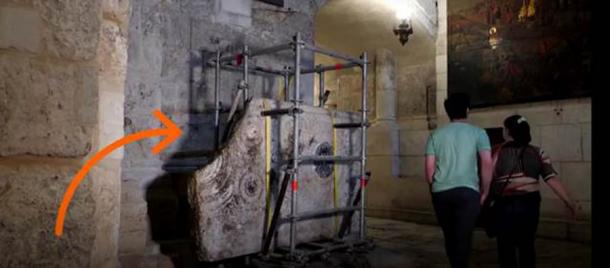 The other side of the graffiti covered at the Holy Sepulchre Church in Jerusalem revealed the awe-inspiring medieval spirals of the ancient altar backdrop. (YouTube screenshot / Reuters)