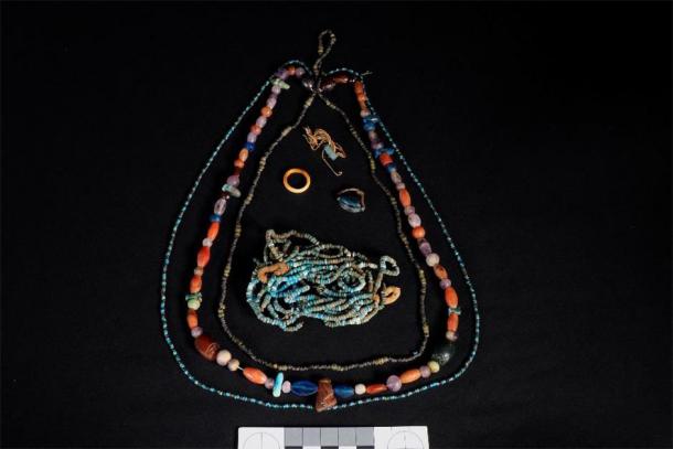 The proposed trousseau included four exquisite necklaces and other jewelry. (CSIC)