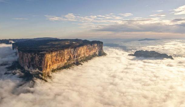 It is not hard to imagine dinosaurs walking atop these remote and ancient lands, but no evidence has been found to suggest this could be the case.